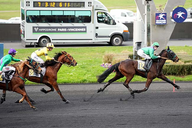 Photo d'arrivée de la course pmu PRIX DE DRAGUIGNAN à PARIS-VINCENNES le Mercredi 28 février 2024