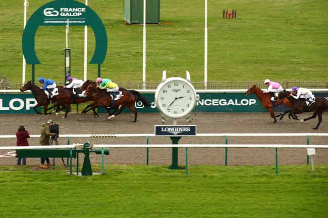 Photo d'arrivée de la course pmu PRIX DU VAL SAINT-GEORGES à CHANTILLY le Vendredi 1 mars 2024