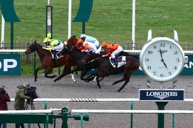 Photo d'arrivée de la course pmu PRIX DU VALMONDOIS à CHANTILLY le Vendredi 1 mars 2024