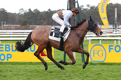Photo d'arrivée de la course pmu PRIX GEORGES DERCOURT à FONTAINEBLEAU le Samedi 2 mars 2024
