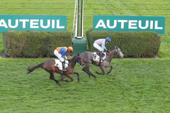 Photo d'arrivée de la course pmu PRIX OISELEUR à AUTEUIL le Dimanche 3 mars 2024