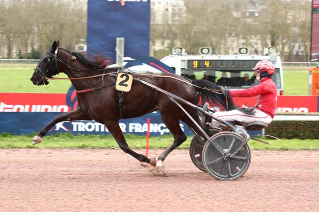 Photo d'arrivée de la course pmu PRIX DE SAINT-ETIENNE à CAEN le Lundi 4 mars 2024
