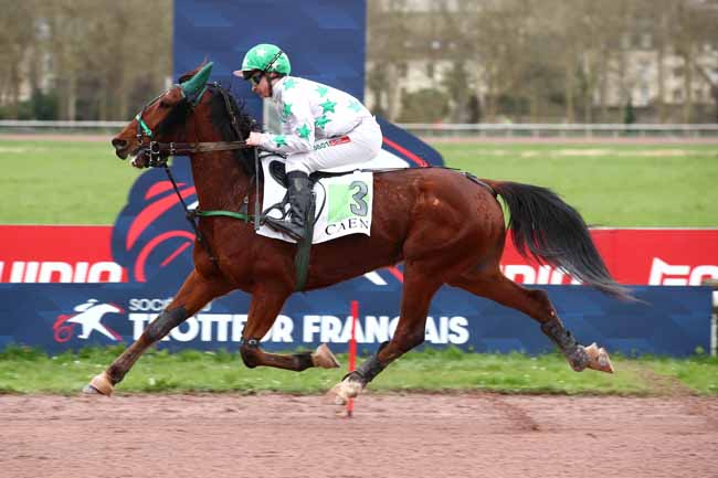 Photo d'arrivée de la course pmu PRIX DE TINCHEBRAY à CAEN le Lundi 4 mars 2024