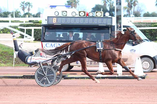 Photo d'arrivée de la course pmu GRAND CRITERIUM DE VITESSE DE LA COTE-D'AZUR à CAGNES-SUR-MER le Dimanche 10 mars 2024