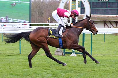 Photo d'arrivée de la course pmu PRIX DU MONT SAINT-PIERRE à COMPIEGNE le Dimanche 10 mars 2024