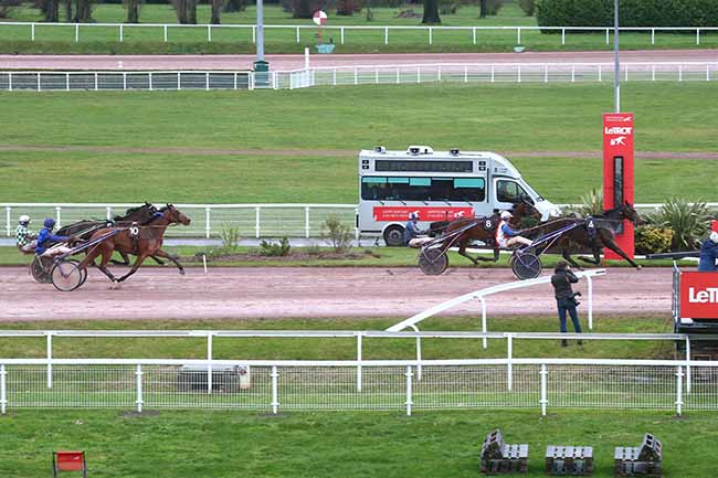 Photo d'arrivée de la course pmu PRIX DE TOURNEMIRE à ENGHIEN le Mardi 12 mars 2024