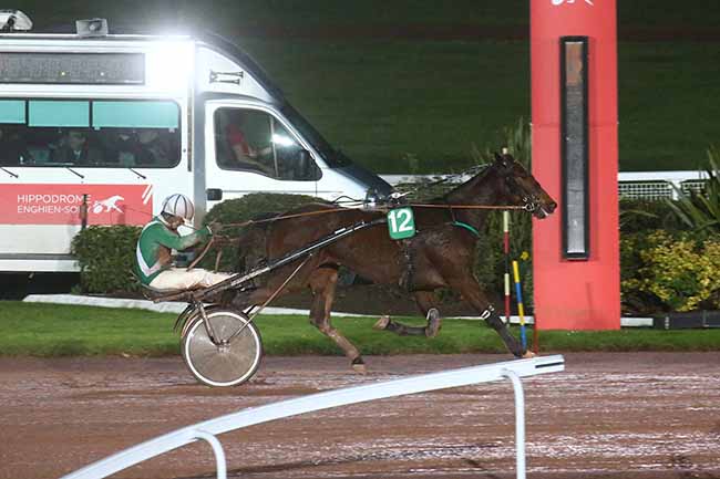 Photo d'arrivée de la course pmu PRIX D'ENTREVAUX à ENGHIEN le Mardi 12 mars 2024