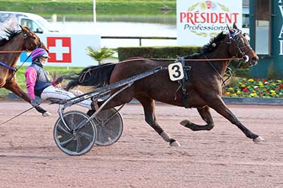 Photo d'arrivée de la course pmu PRIX MAYENNE TOURISME à LAVAL le Mercredi 13 mars 2024