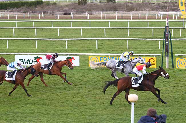Photo d'arrivée de la course pmu PRIX DE CHATEAU LANDON à FONTAINEBLEAU le Vendredi 15 mars 2024