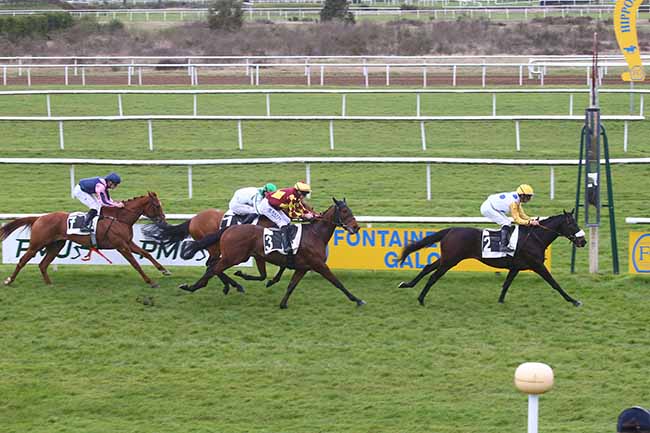 Photo d'arrivée de la course pmu PRIX DE VULAINES-SUR-SEINE à FONTAINEBLEAU le Vendredi 15 mars 2024