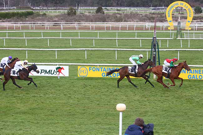 Photo d'arrivée de la course pmu PRIX DE MORET-SUR-LOING à FONTAINEBLEAU le Vendredi 15 mars 2024