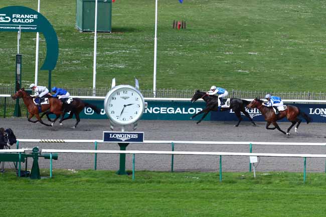 Photo d'arrivée de la course pmu PRIX TANDEM à CHANTILLY le Lundi 18 mars 2024