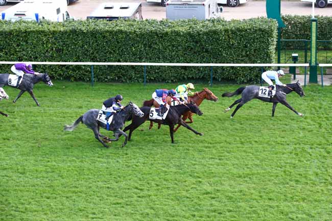 Photo d'arrivée de la course pmu PRIX RONDE DE NUIT à CHANTILLY le Lundi 18 mars 2024