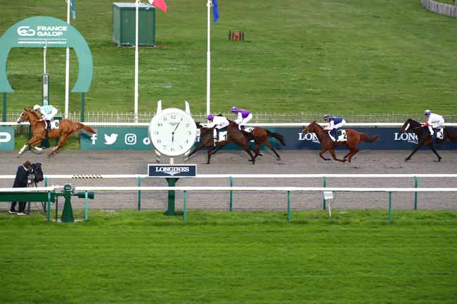 Photo d'arrivée de la course pmu PRIX DE LA PETITE GLACIERE DE SYLVIE à CHANTILLY le Lundi 18 mars 2024
