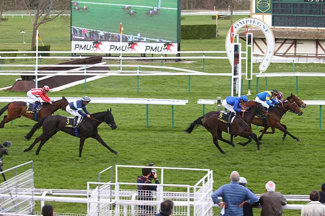 Photo d'arrivée de la course pmu PRIX DE LA CROIX SAINT-OUEN à COMPIEGNE le Mardi 19 mars 2024