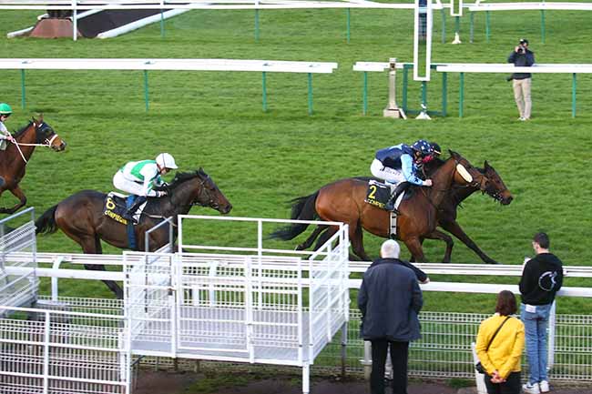 Photo d'arrivée de la course pmu PRIX MONT D'ARGUEL à COMPIEGNE le Mardi 19 mars 2024