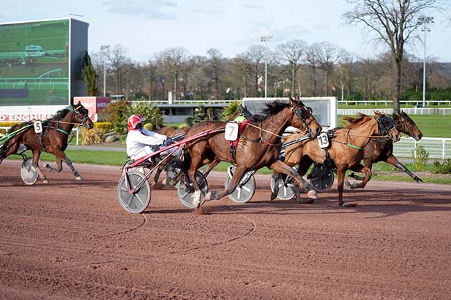 Photo d'arrivée de la course pmu PRIX DES COTES D'ARMOR à ENGHIEN le Mardi 19 mars 2024
