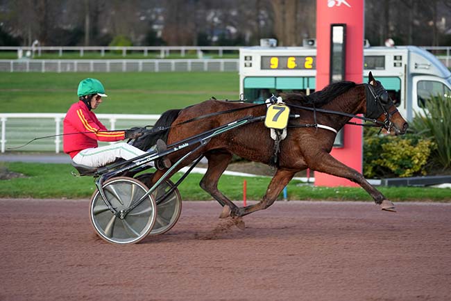 Photo d'arrivée de la course pmu PRIX DU PONT SULLY à ENGHIEN le Mardi 19 mars 2024