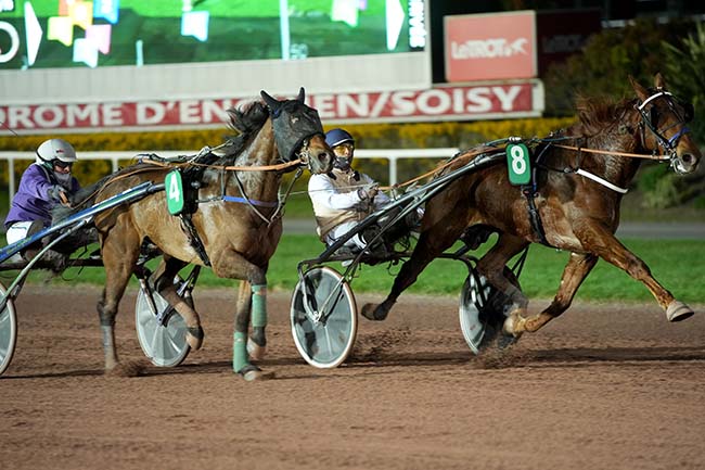 Photo d'arrivée de la course pmu PRIX DE CHENNEVIERES à ENGHIEN le Mardi 19 mars 2024
