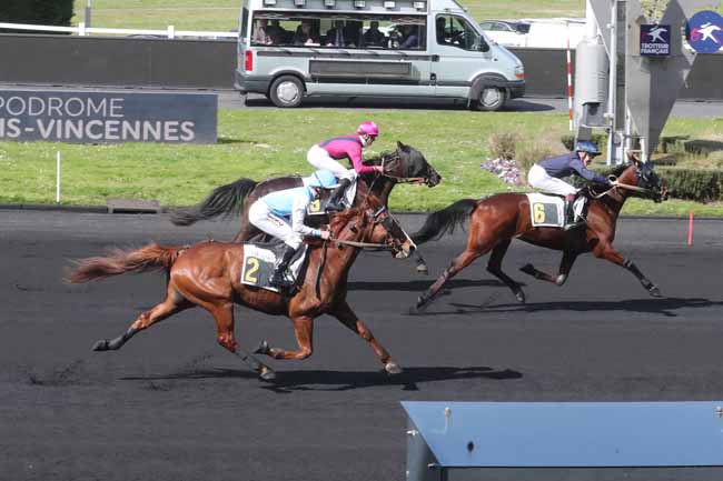 Photo d'arrivée de la course pmu PRIX DE LANGRES à PARIS-VINCENNES le Samedi 23 mars 2024