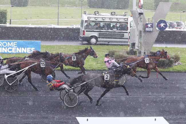 Photo d'arrivée de la course pmu PRIX DE GABARRET à PARIS-VINCENNES le Samedi 23 mars 2024