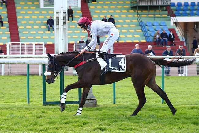 Photo d'arrivée de la course pmu PRIX GASTON DE LA MOTTE à COMPIEGNE le Lundi 25 mars 2024