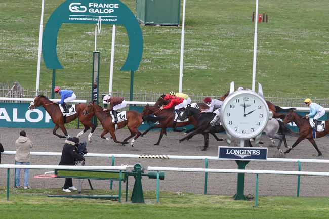 Photo d'arrivée de la course pmu PRIX DU PALIO DE CHANTILLY à CHANTILLY le Jeudi 28 mars 2024