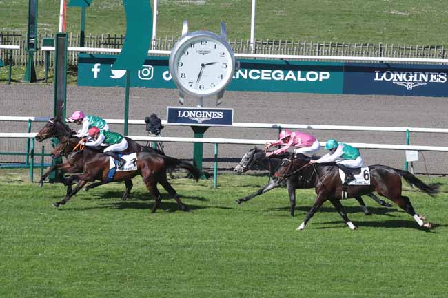 Photo d'arrivée de la course pmu PRIX DES FONTAINES à CHANTILLY le Jeudi 28 mars 2024