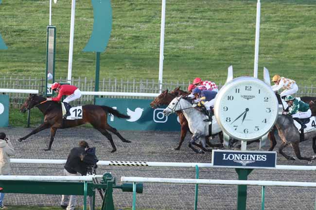 Photo d'arrivée de la course pmu PRIX DE L'IMPASSE DU CHEMIN DE FER à CHANTILLY le Jeudi 28 mars 2024