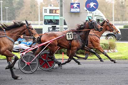 Photo d'arrivée de la course pmu PRIX FAMA à PARIS-VINCENNES le Vendredi 29 mars 2024