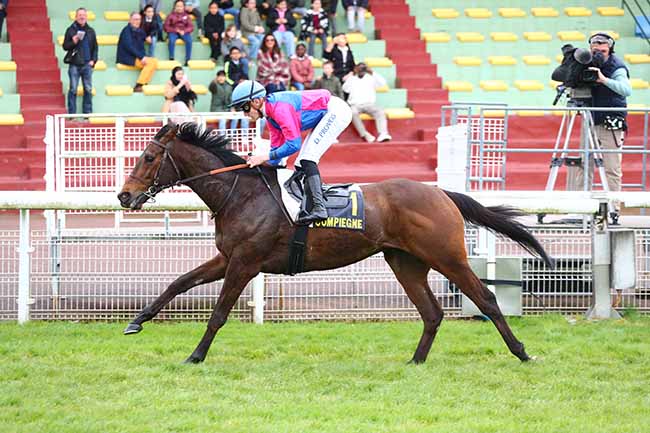Photo d'arrivée de la course pmu PRIX DES ETANGS DE SAINT-PIERRE à COMPIEGNE le Vendredi 29 mars 2024