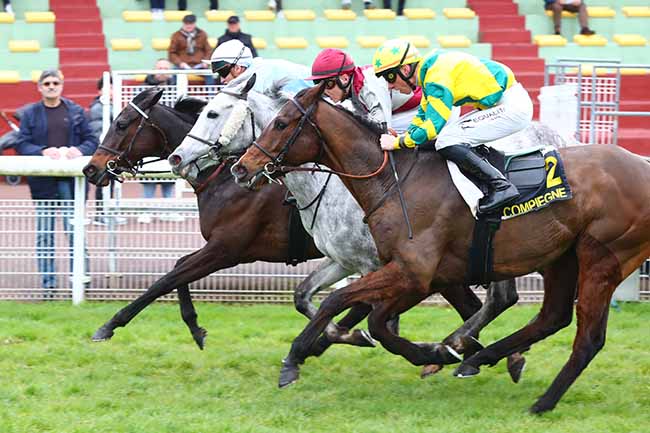 Photo d'arrivée de la course pmu PRIX DE HAUTEFONTAINE à COMPIEGNE le Vendredi 29 mars 2024