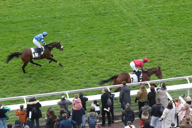 Photo d'arrivée de la course pmu PRIX TURCO à AUTEUIL le Dimanche 31 mars 2024