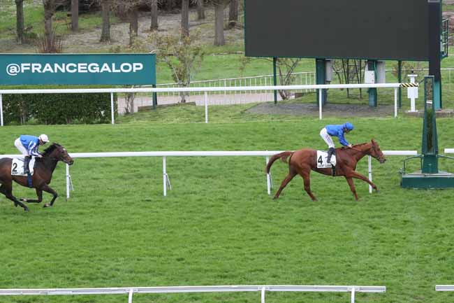 Photo d'arrivée de la course pmu PRIX EDMOND BLANC à SAINT CLOUD le Lundi 1 avril 2024