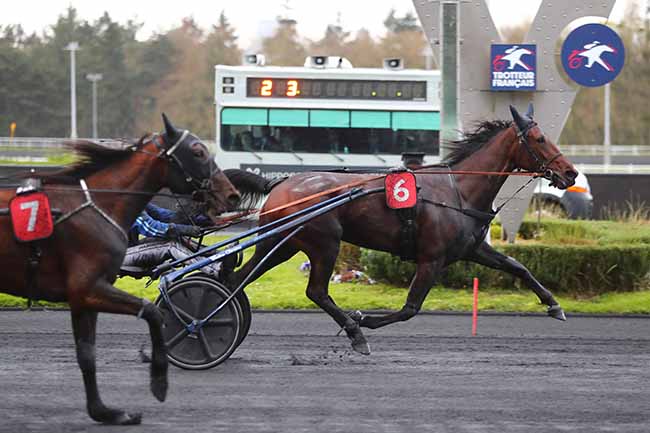 Photo d'arrivée de la course pmu PRIX ALCYONE à PARIS-VINCENNES le Mardi 2 avril 2024