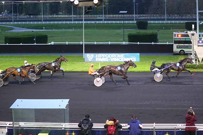 Photo d'arrivée de la course pmu PRIX GRATIA à PARIS-VINCENNES le Vendredi 5 avril 2024