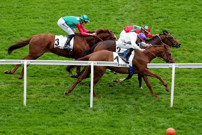 Photo d'arrivée de la course pmu PRIX TOURBILLON à SAINT CLOUD le Vendredi 5 avril 2024