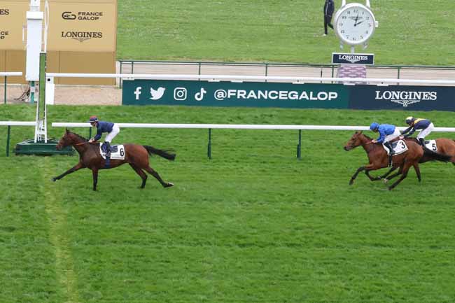 Photo d'arrivée de la course pmu PRIX JUIGNE à LONGCHAMP le Dimanche 7 avril 2024