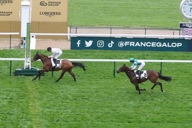 Photo d'arrivée de la course pmu PRIX DU PRE AUX CLERCS à LONGCHAMP le Dimanche 7 avril 2024