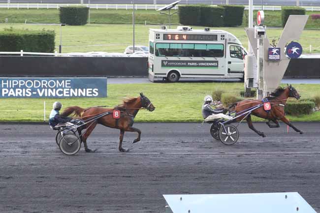 Photo d'arrivée de la course pmu PRIX PROSERPINA à PARIS-VINCENNES le Mardi 9 avril 2024