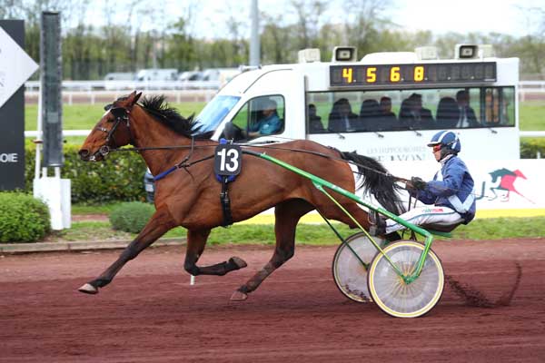 Photo d'arrivée de la course pmu PRIX HENRI CALLIER à LYON LA SOIE le Mercredi 10 avril 2024