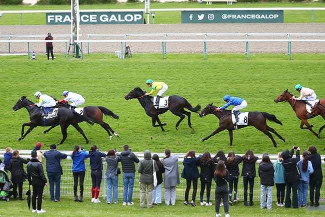 Photo d'arrivée de la course pmu PRIX DU PERCHE à DEAUVILLE le Mercredi 10 avril 2024