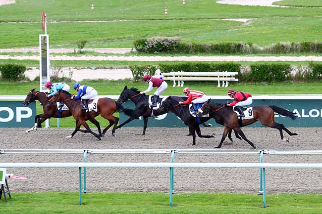 Photo d'arrivée de la course pmu PRIX DU RAZ BLANCHARD à DEAUVILLE le Mercredi 10 avril 2024