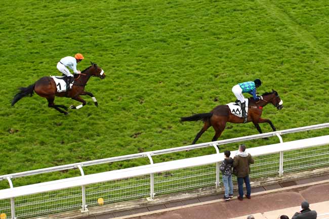 Photo d'arrivée de la course pmu PRIX AUBEPINE à AUTEUIL le Jeudi 11 avril 2024