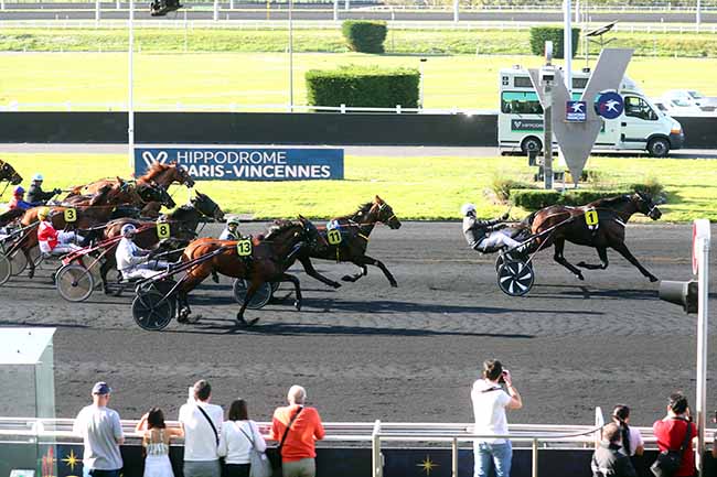 Photo d'arrivée de la course pmu PRIX ALGENIB à PARIS-VINCENNES le Vendredi 12 avril 2024