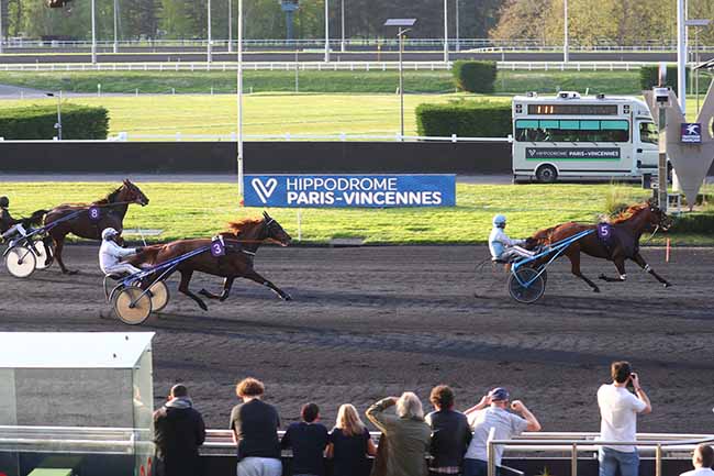 Photo d'arrivée de la course pmu PRIX D'USSEL à PARIS-VINCENNES le Vendredi 12 avril 2024