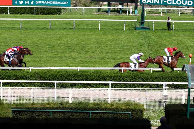 Photo d'arrivée de la course pmu PRIX DU JARDIN DES TOURNEROCHES à SAINT CLOUD le Vendredi 12 avril 2024