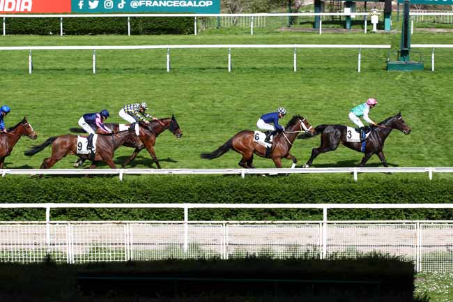 Photo d'arrivée de la course pmu PRIX CANOT à SAINT CLOUD le Vendredi 12 avril 2024
