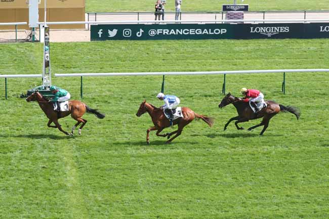 Photo d'arrivée de la course pmu PRIX NOAILLES à LONGCHAMP le Dimanche 14 avril 2024