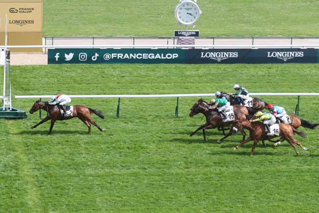 Photo d'arrivée de la course pmu PRIX DU PAVILLON ROYAL à LONGCHAMP le Dimanche 14 avril 2024